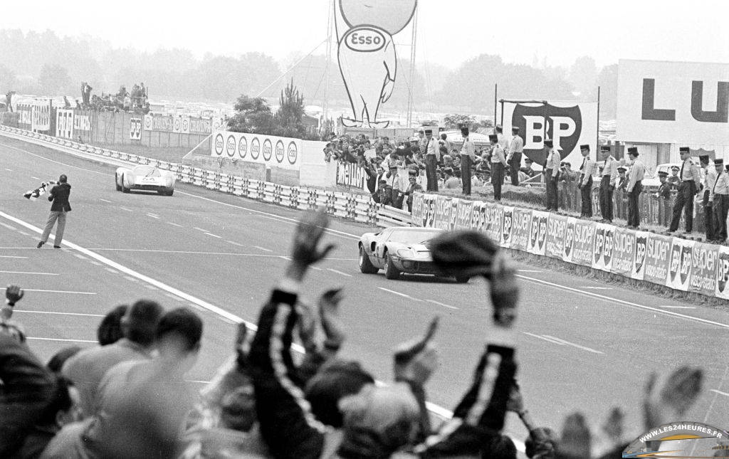 Arrivée des 24h du Mans 1969 - Victoire de Jacky Ickx sur GT 40